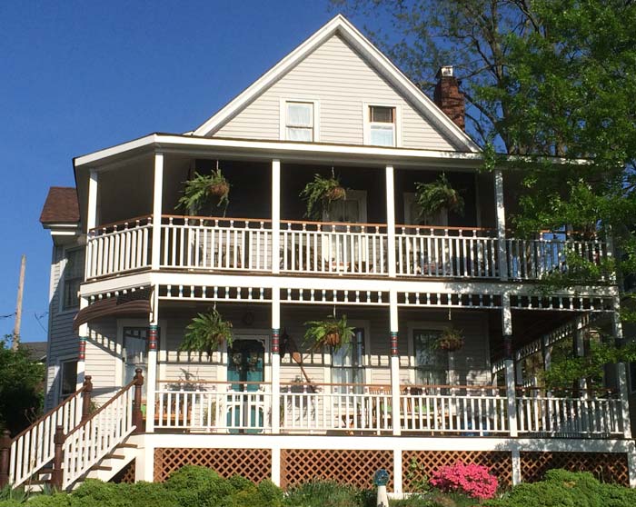 The Pros and Cons of Famous Deck Railing Styles